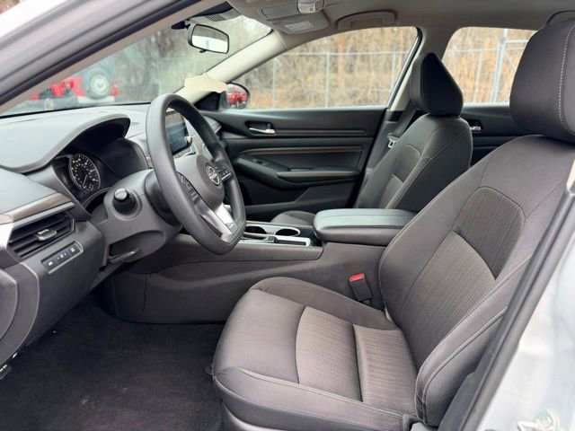 Used 2024 Nissan Altima 2.5 SV image 6