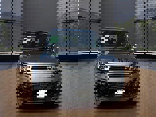 Used 2023 Land Rover Defender 130 X-Dynamic SE image 8
