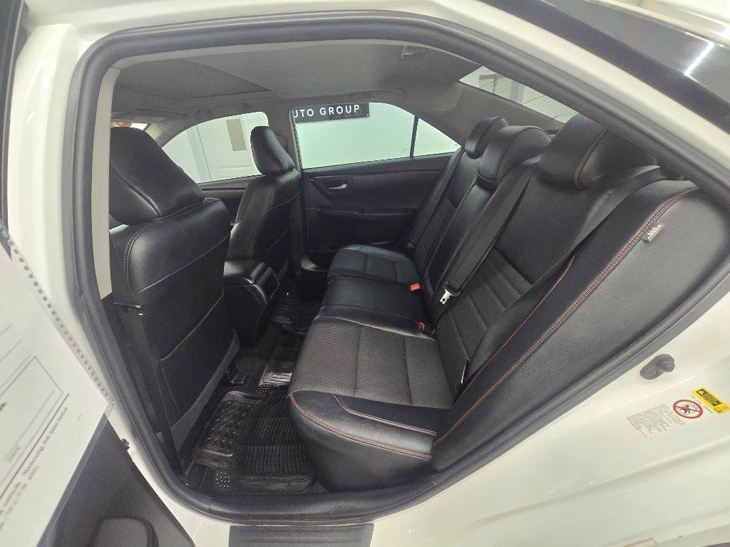 Used 2017 Toyota Camry SE w/ Moonroof Package FWD image 14