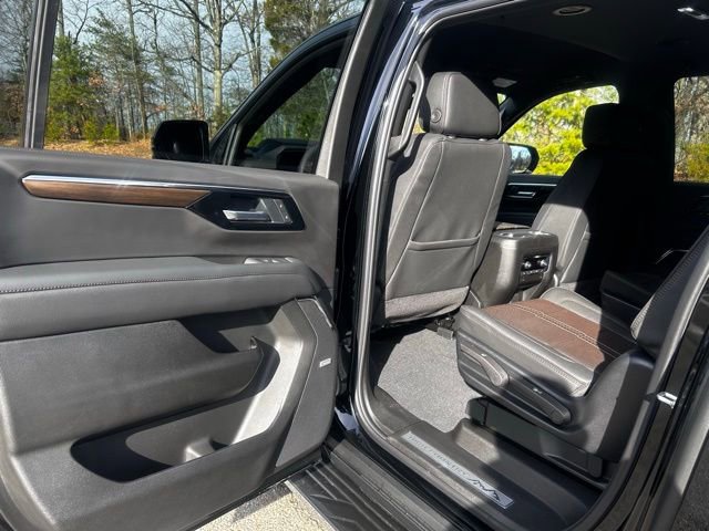 New 2026 Chevrolet Suburban High Country image 17