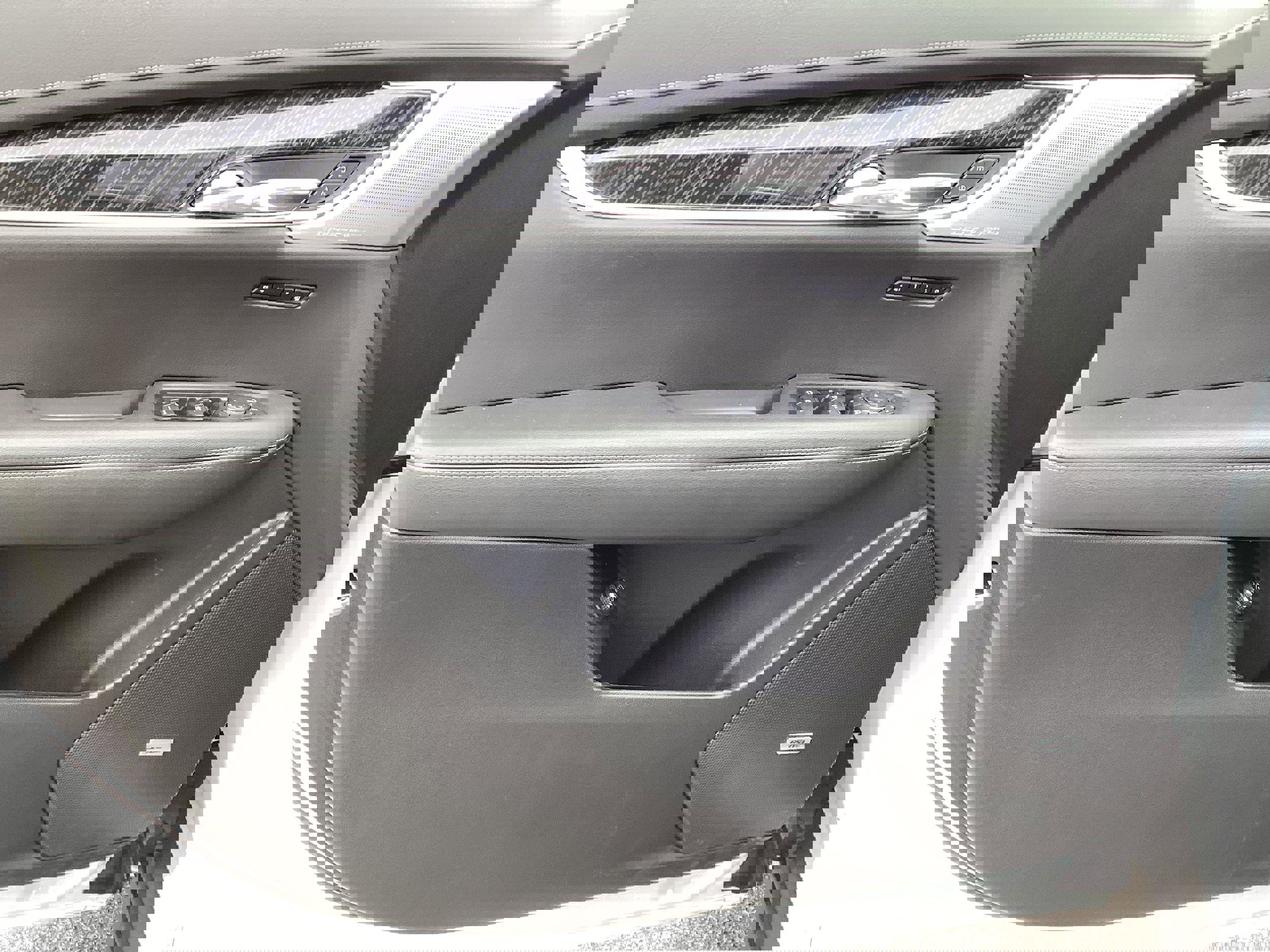 Used 2025 Cadillac XT6 Premium Luxury image 17