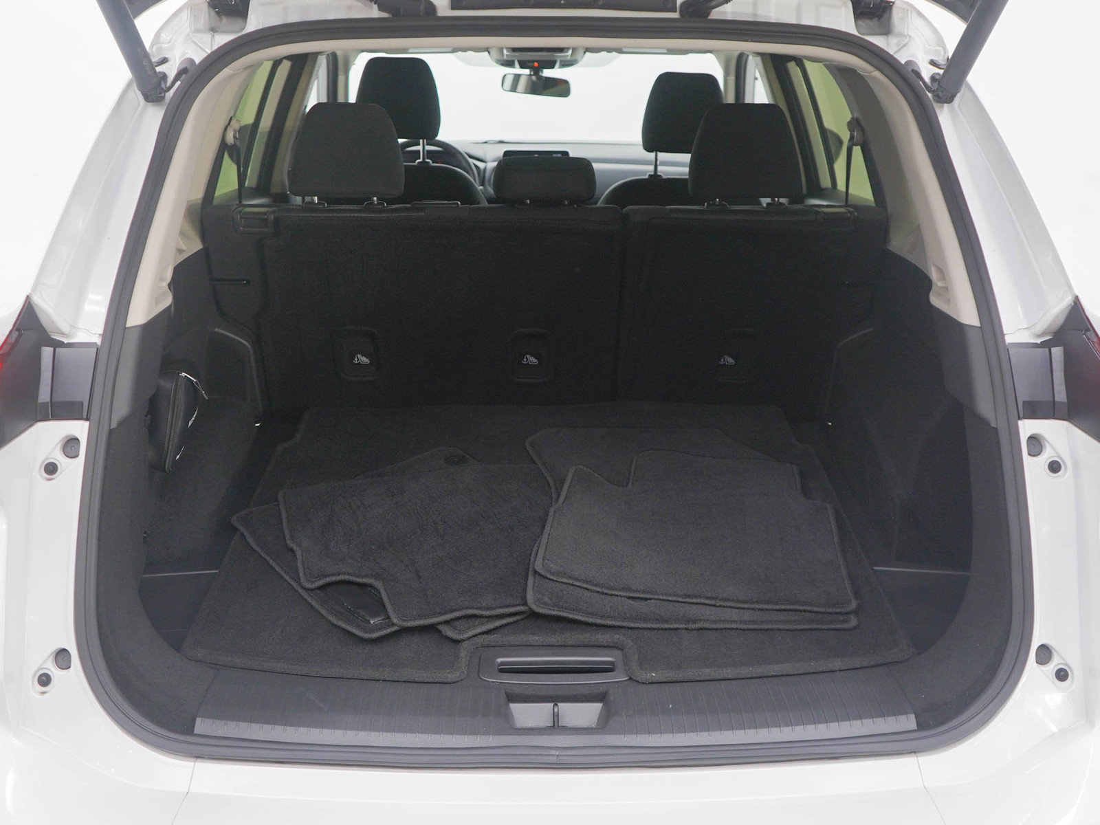 Used 2025 Nissan Rogue SV image 17