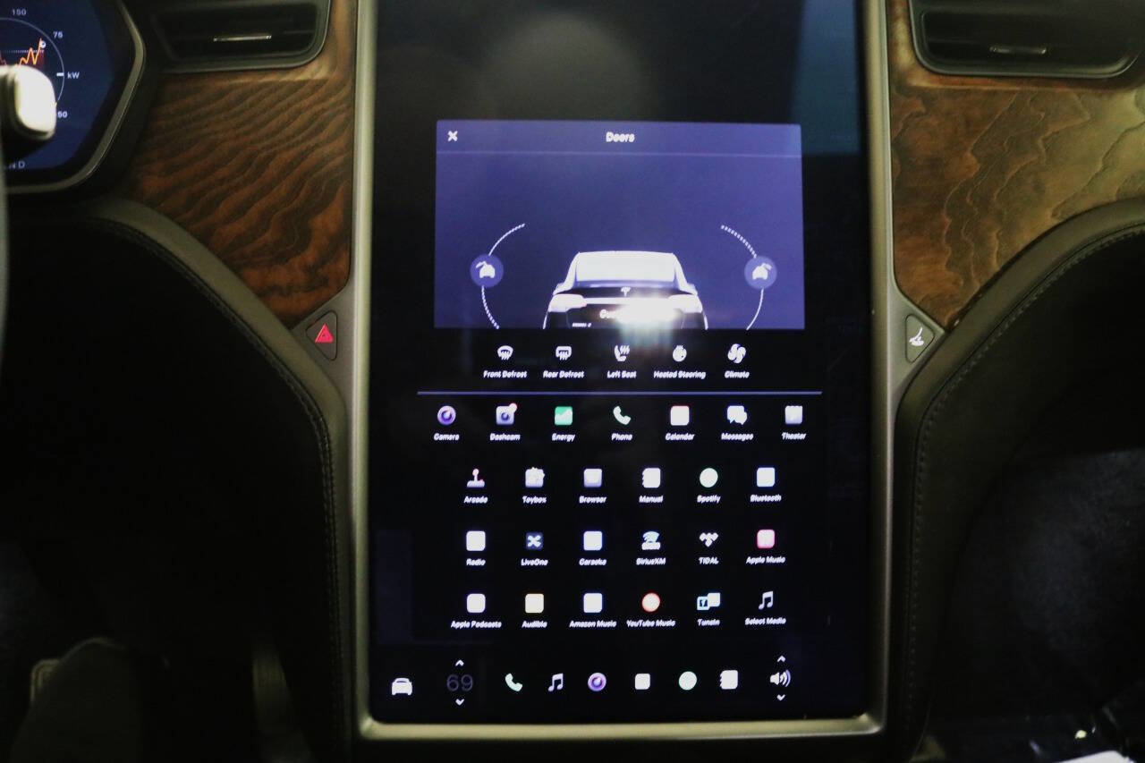 Used 2020 Tesla Model X image 46