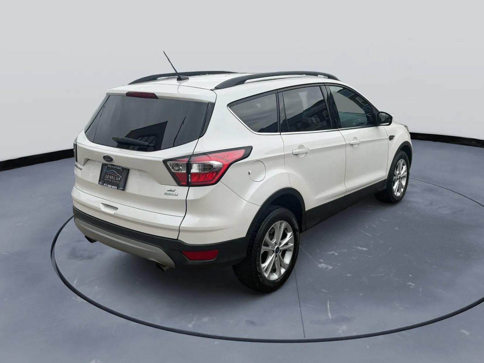 Used 2018 Ford Escape SE FWD image 6