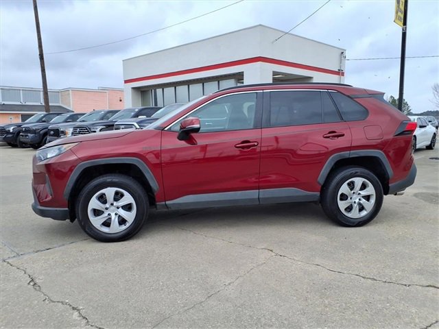 Used 2019 Toyota RAV4 LE image 2