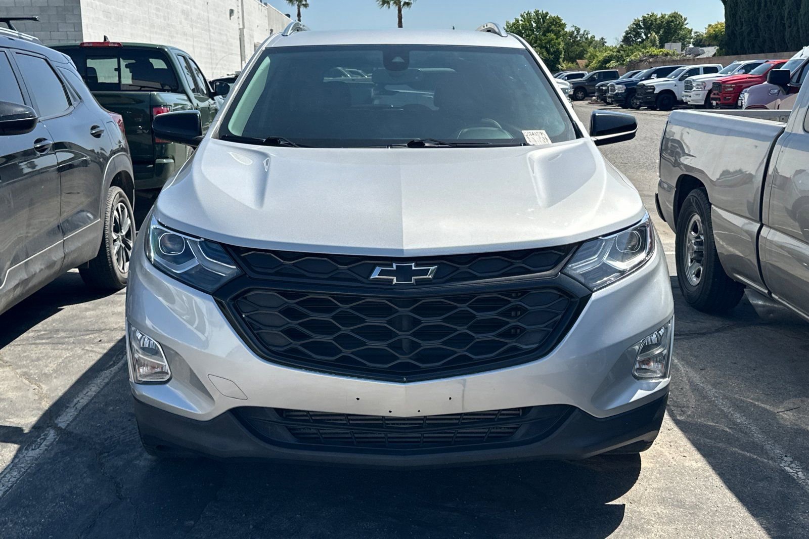 Used 2020 Chevrolet Equinox Premier w/ Premier Redline Edition FWD image 3