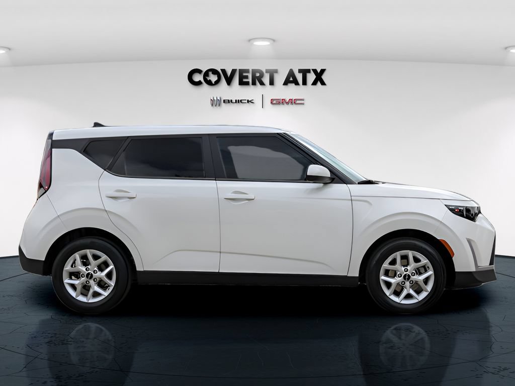 Used 2023 Kia Soul LX w/ LX Technology Package FWD image 8