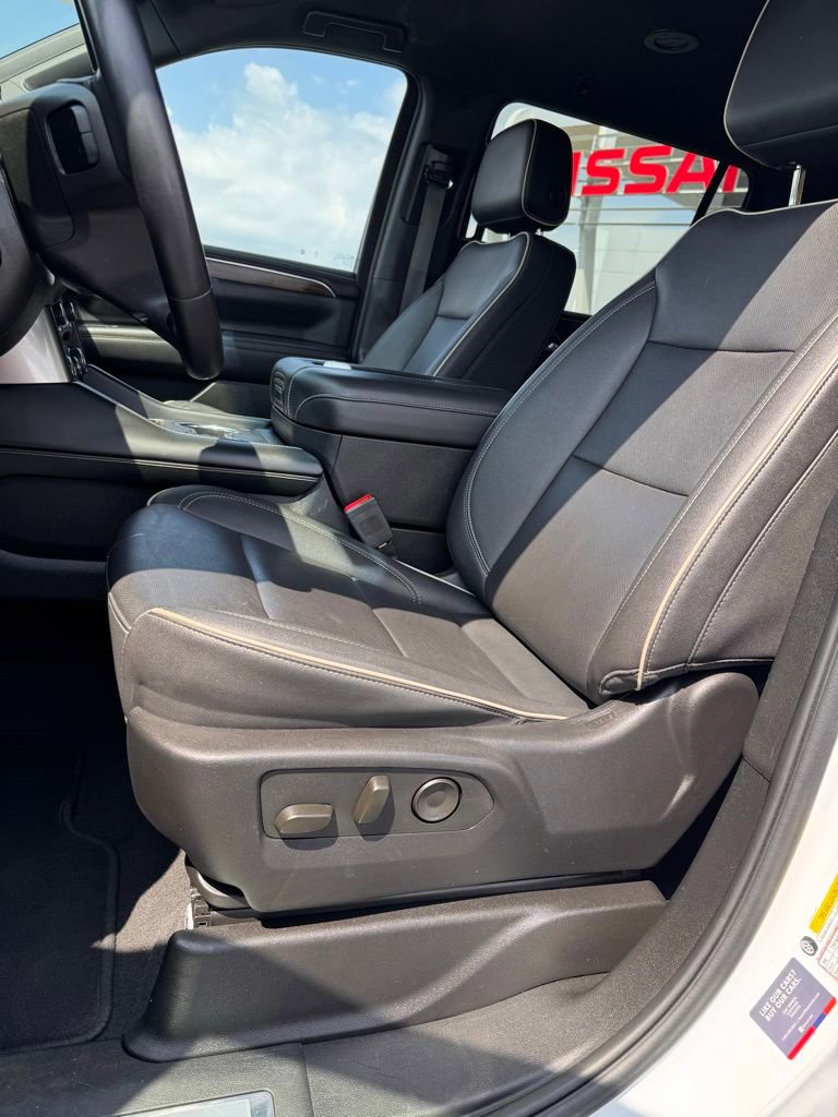 Used 2023 Chevrolet Suburban Premier AWD/4WD image 11