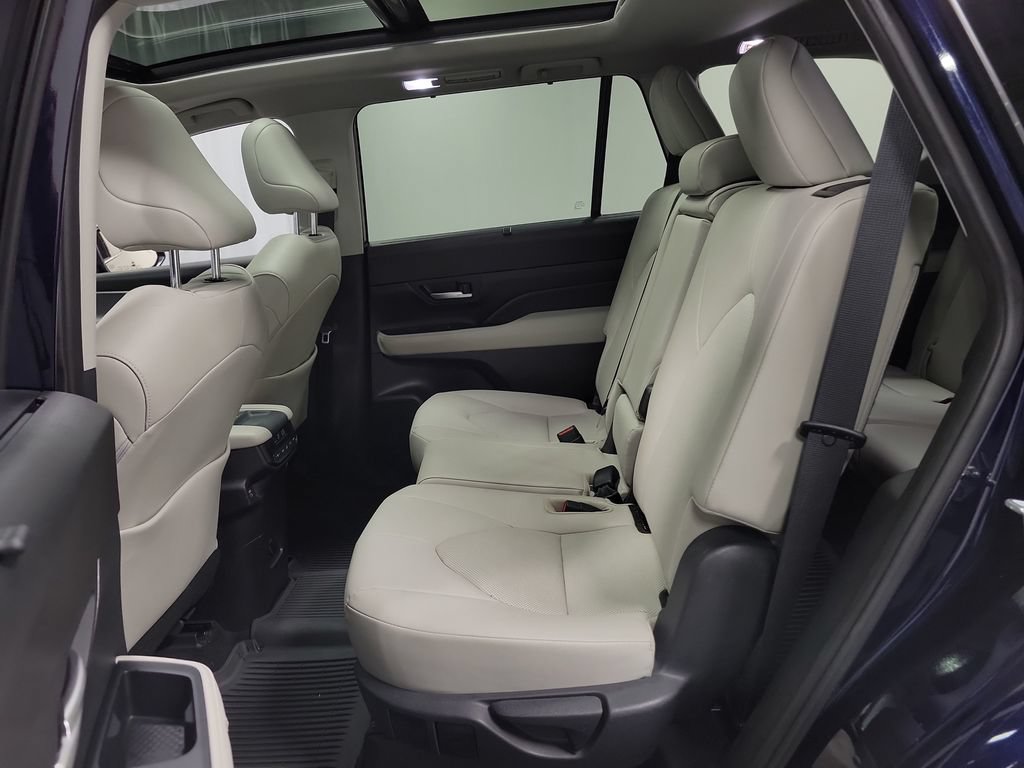 Used 2024 Toyota Grand Highlander AWD image 24