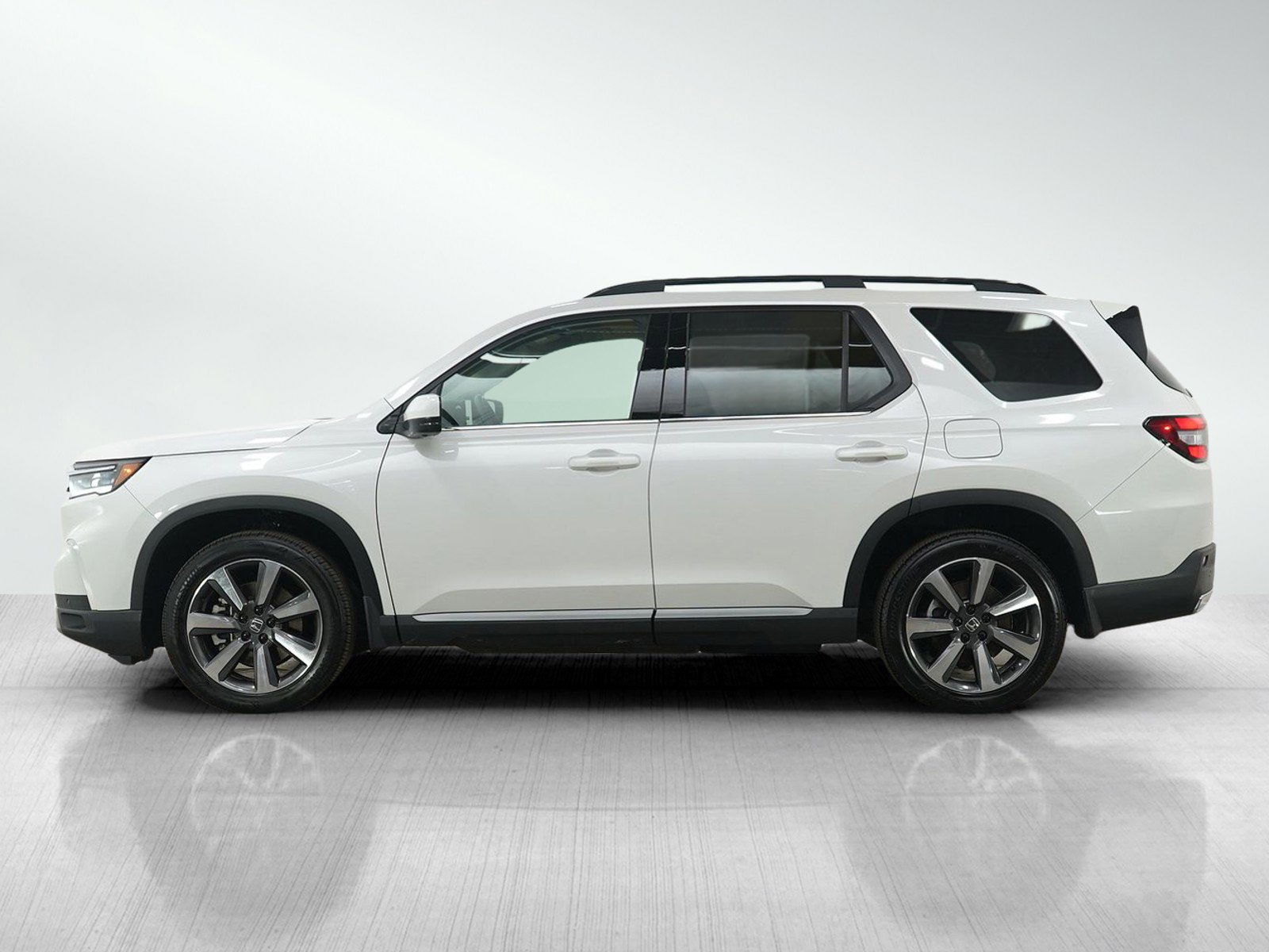 Used 2023 Honda Pilot Elite image 2