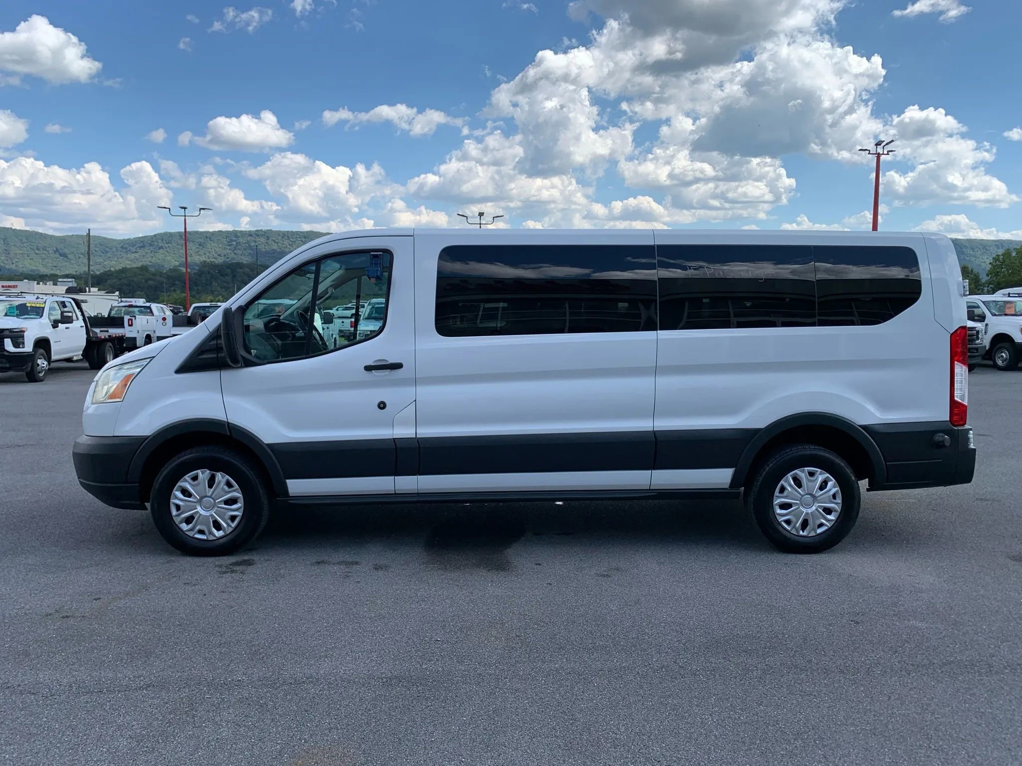 Used 2016 Ford Transit 350 XLT RWD image 5