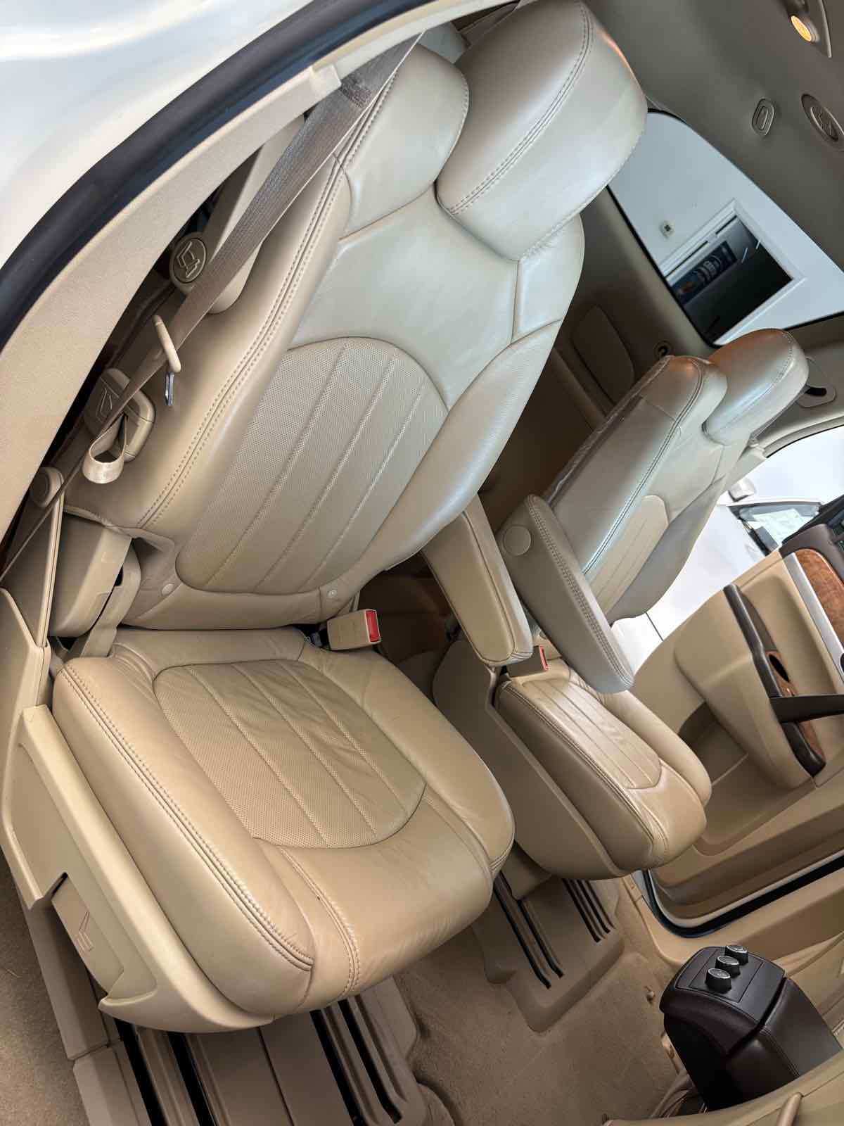 Used 2009 Buick Enclave CXL w/ Driver Confidence Package image 24