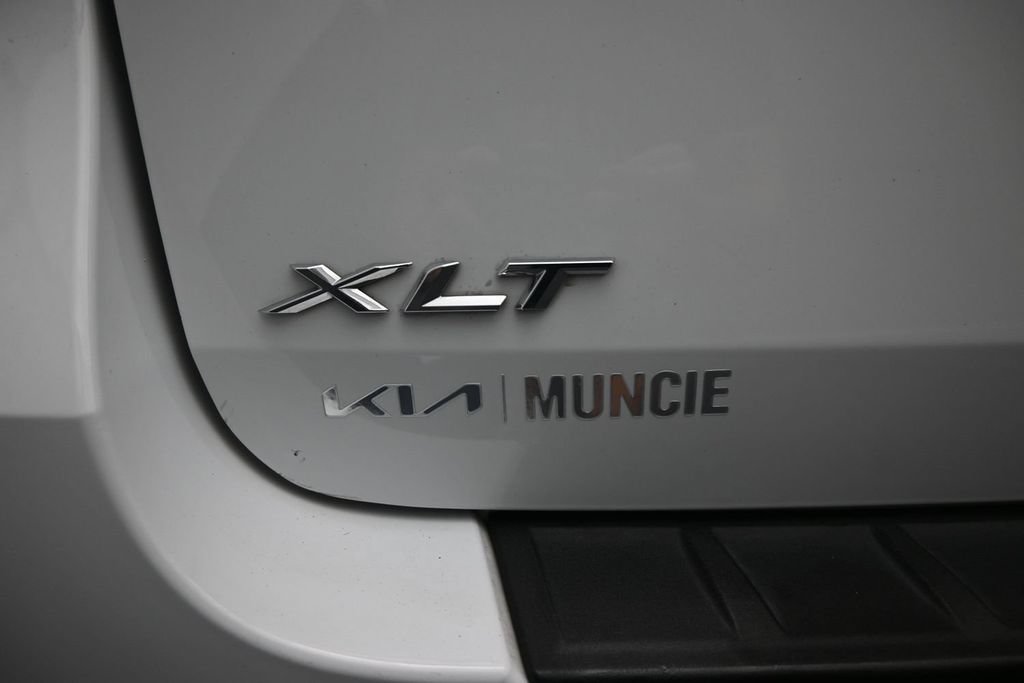 Used 2023 Ford Explorer XLT w/ Equipment Group 202A RWD image 10