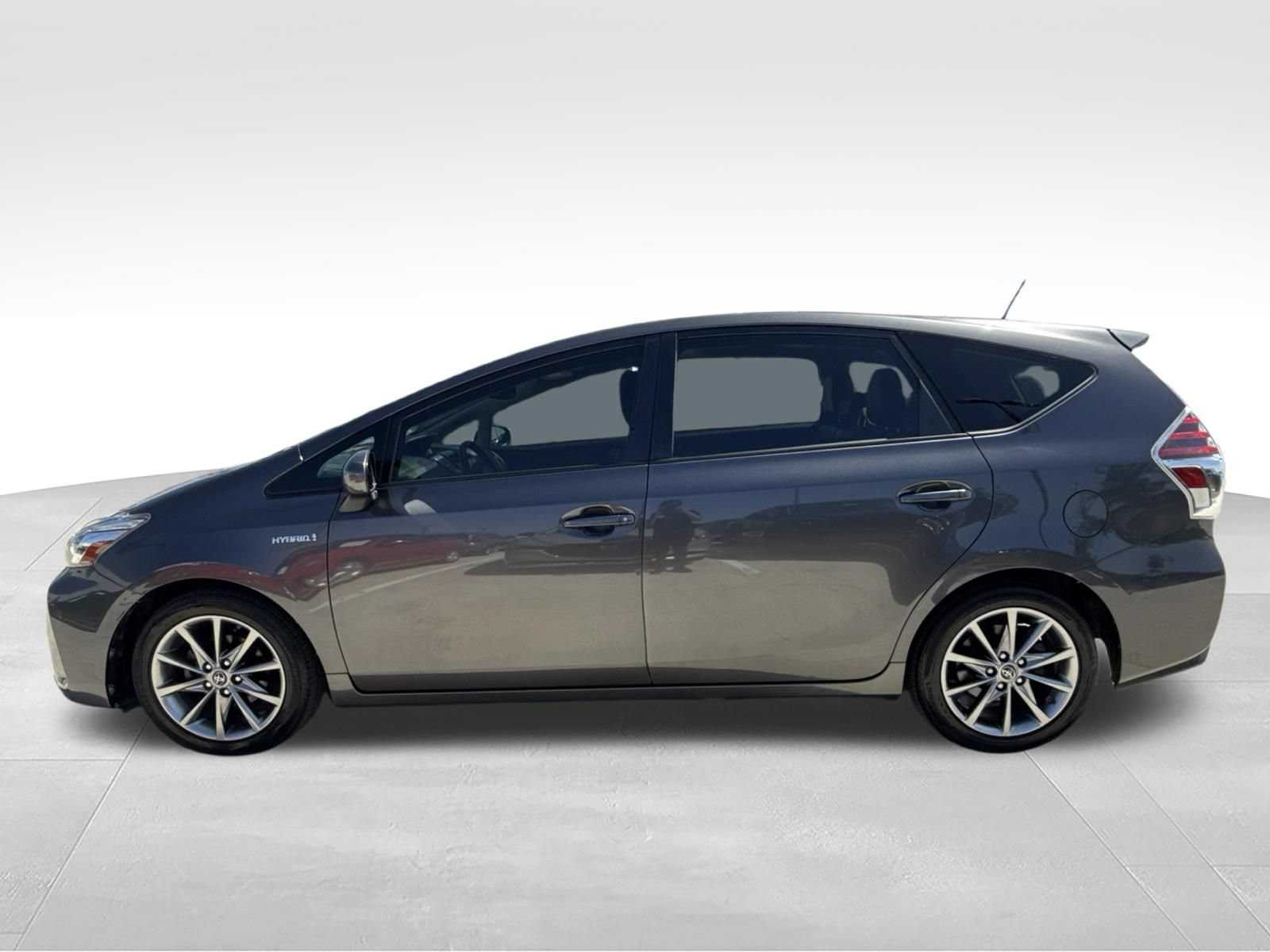Used 2017 Toyota Prius V Five w/ Advanced Technology Package FWD image 8