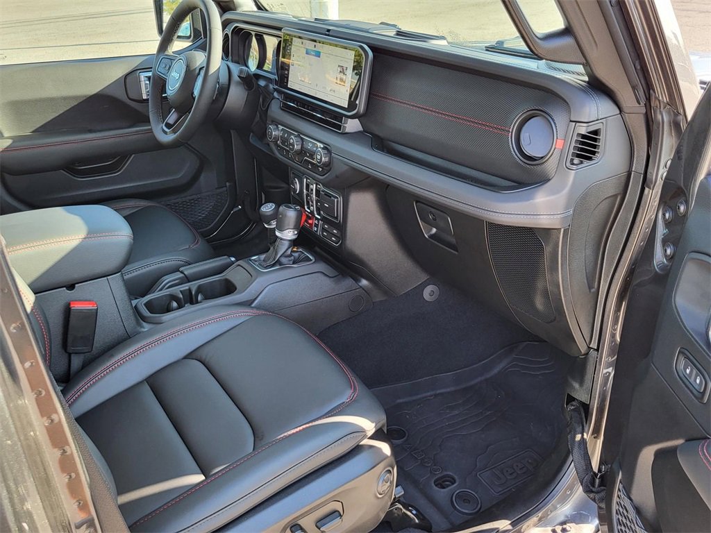 Used 2025 Jeep Gladiator Rubicon w/ Convenience Group image 9