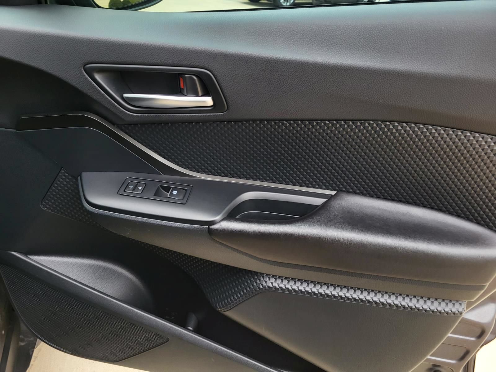 Used 2018 Toyota C-HR XLE FWD image 6