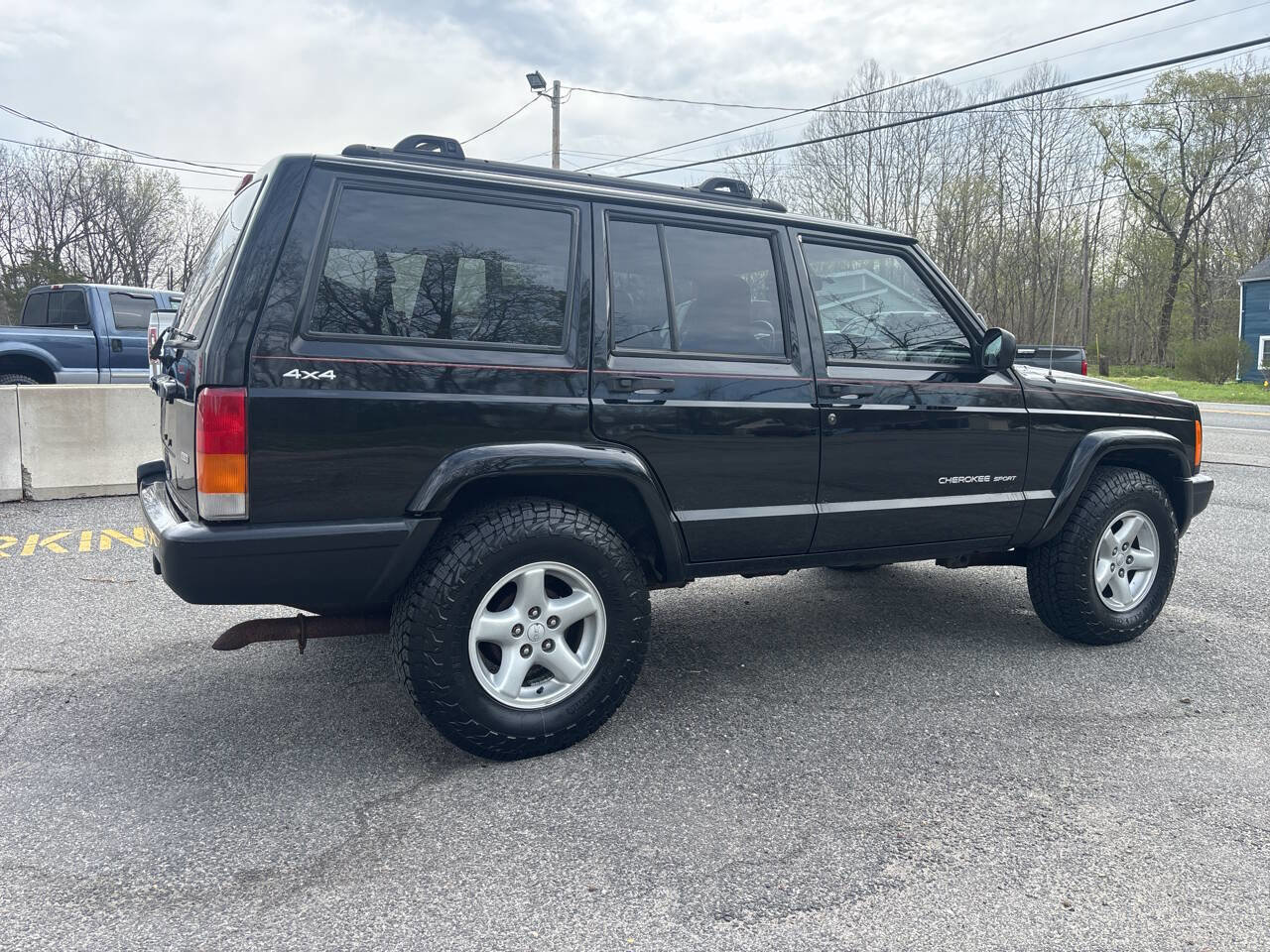 Used 2000 Jeep Cherokee Sport image 10