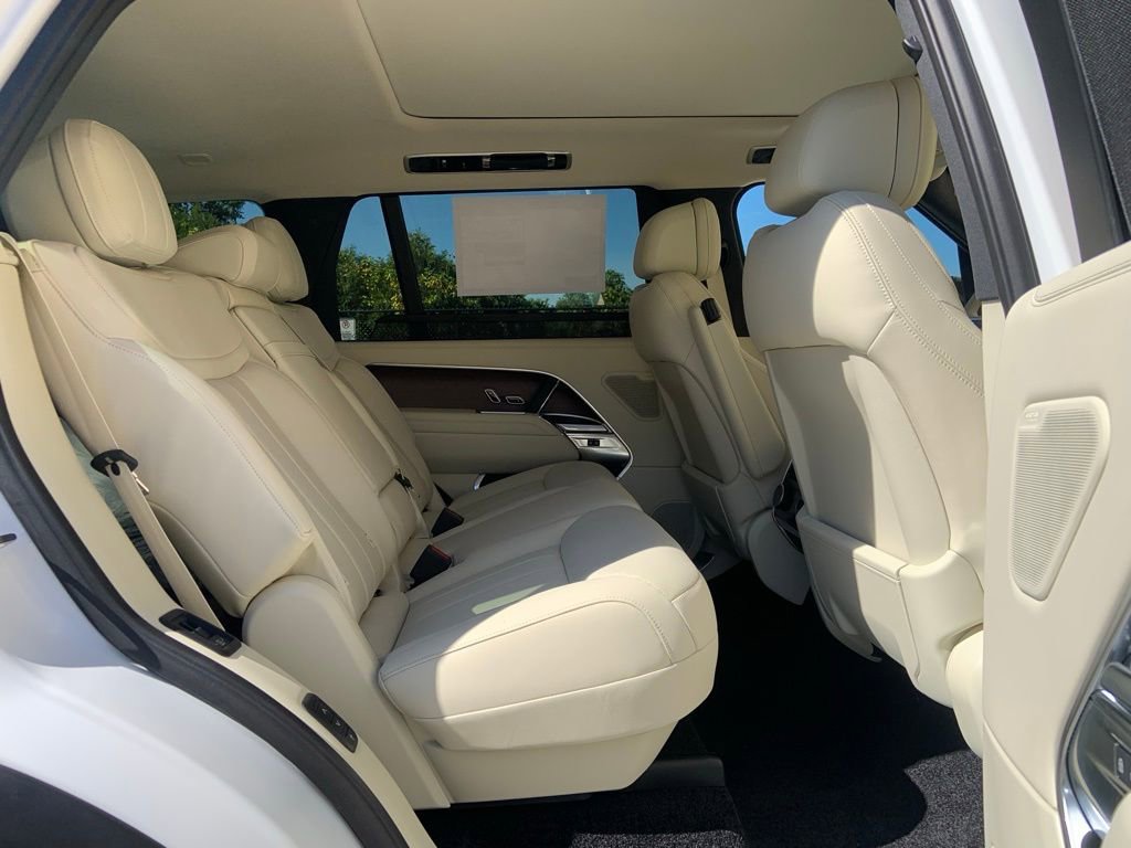 New 2025 Land Rover Range Rover Long Wheelbase SE image 17