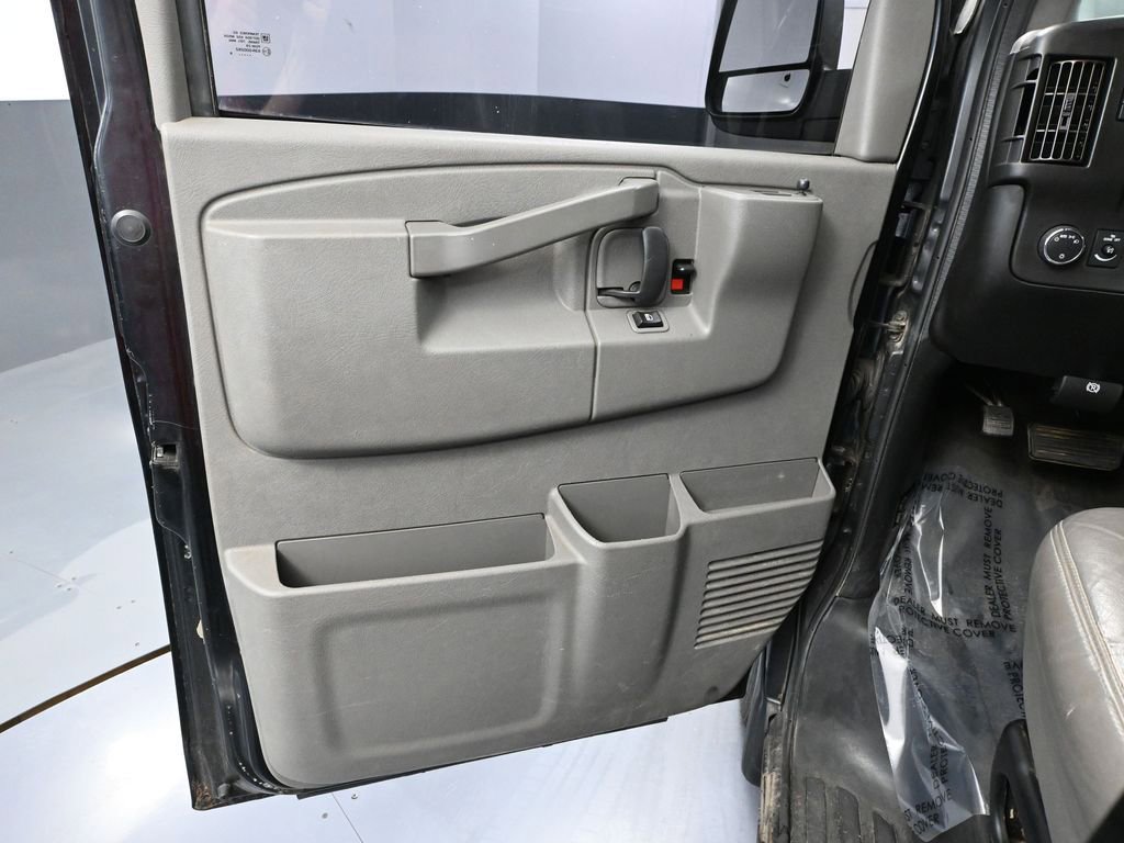 Used 2018 GMC Savana 2500 image 17