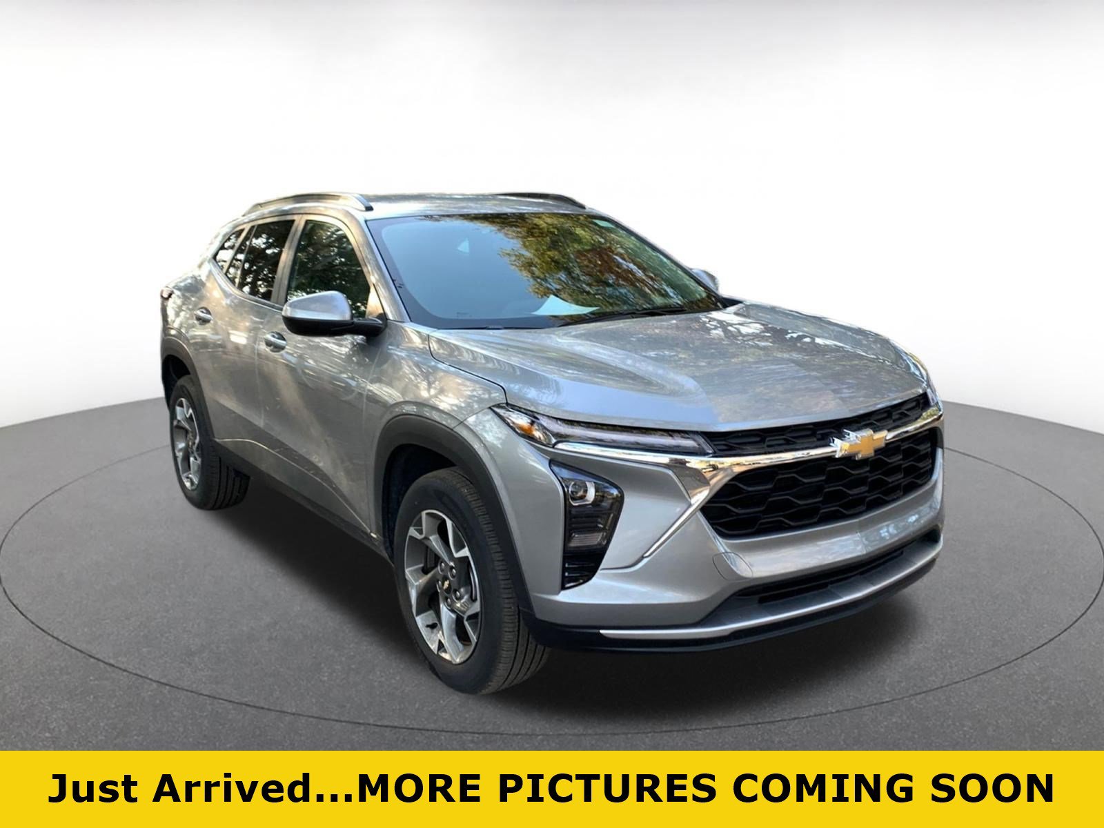 Used 2025 Chevrolet Trax LT w/ LT Convenience Package FWD image 1