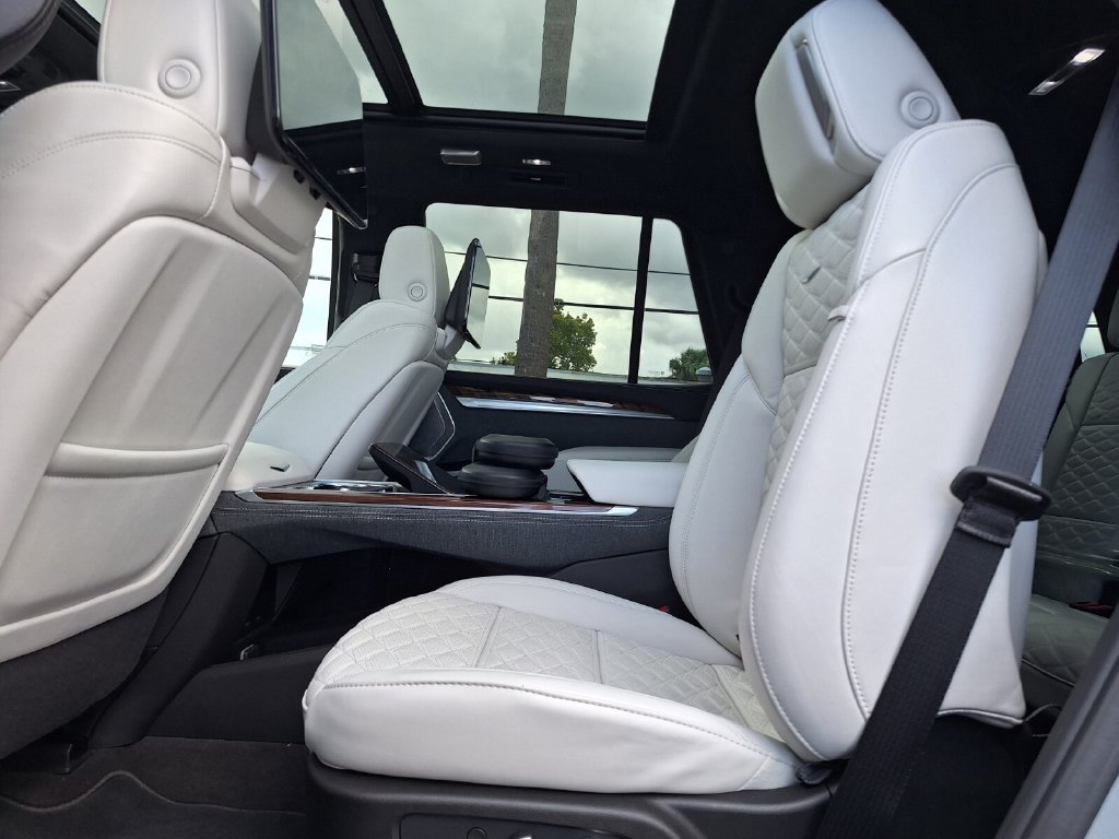 New 2026 Cadillac Escalade Platinum Luxury AWD/4WD image 13