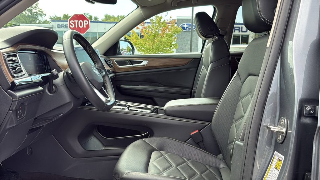 Used 2024 Volkswagen Atlas SE w/ Panoramic Sunroof Package AWD/4WD image 12