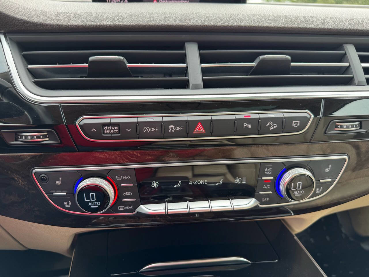 Used 2018 Audi Q7 3.0T Prestige w/ Prestige Package image 18