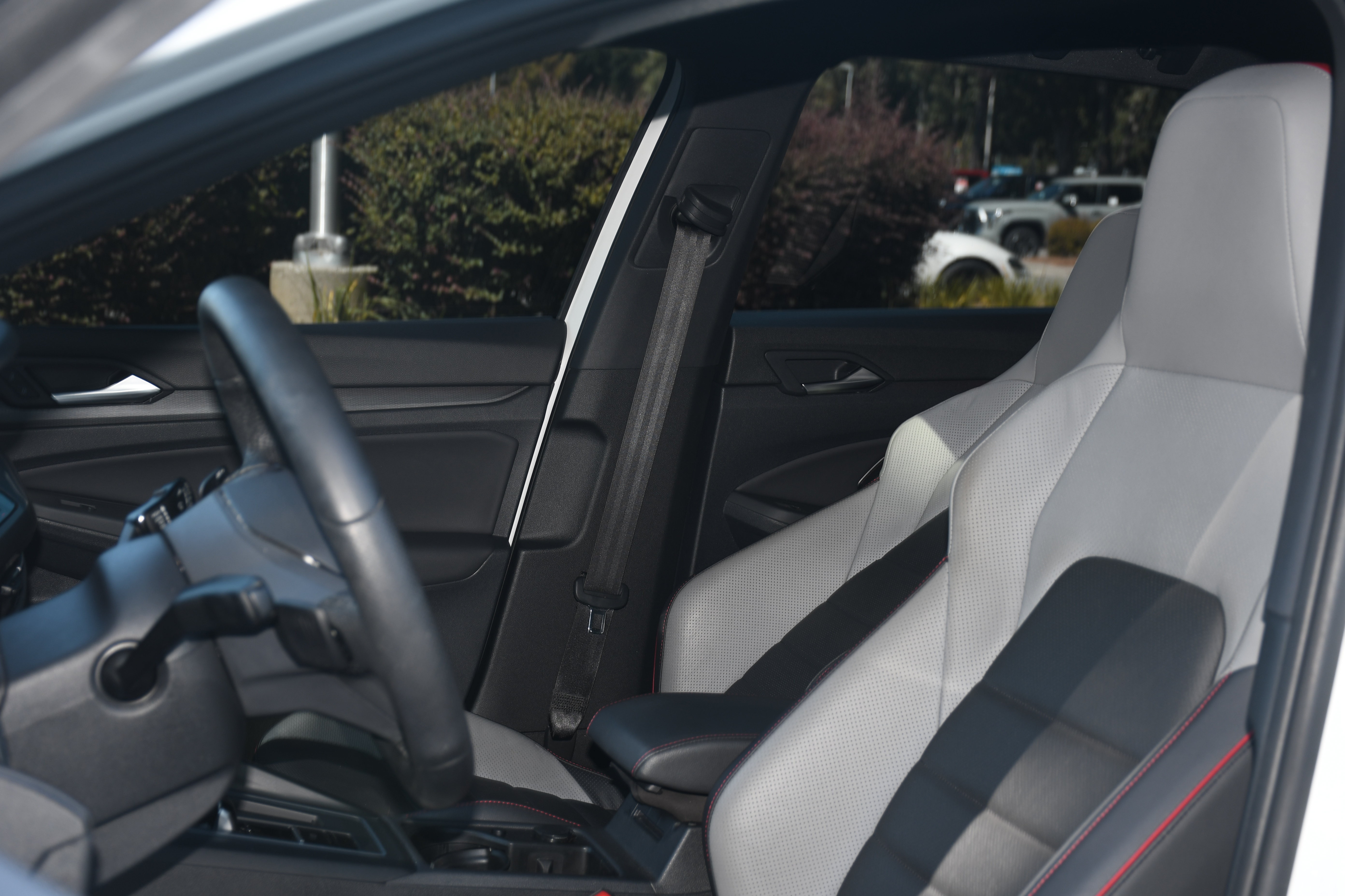 Used 2022 Volkswagen GTI Autobahn FWD image 13
