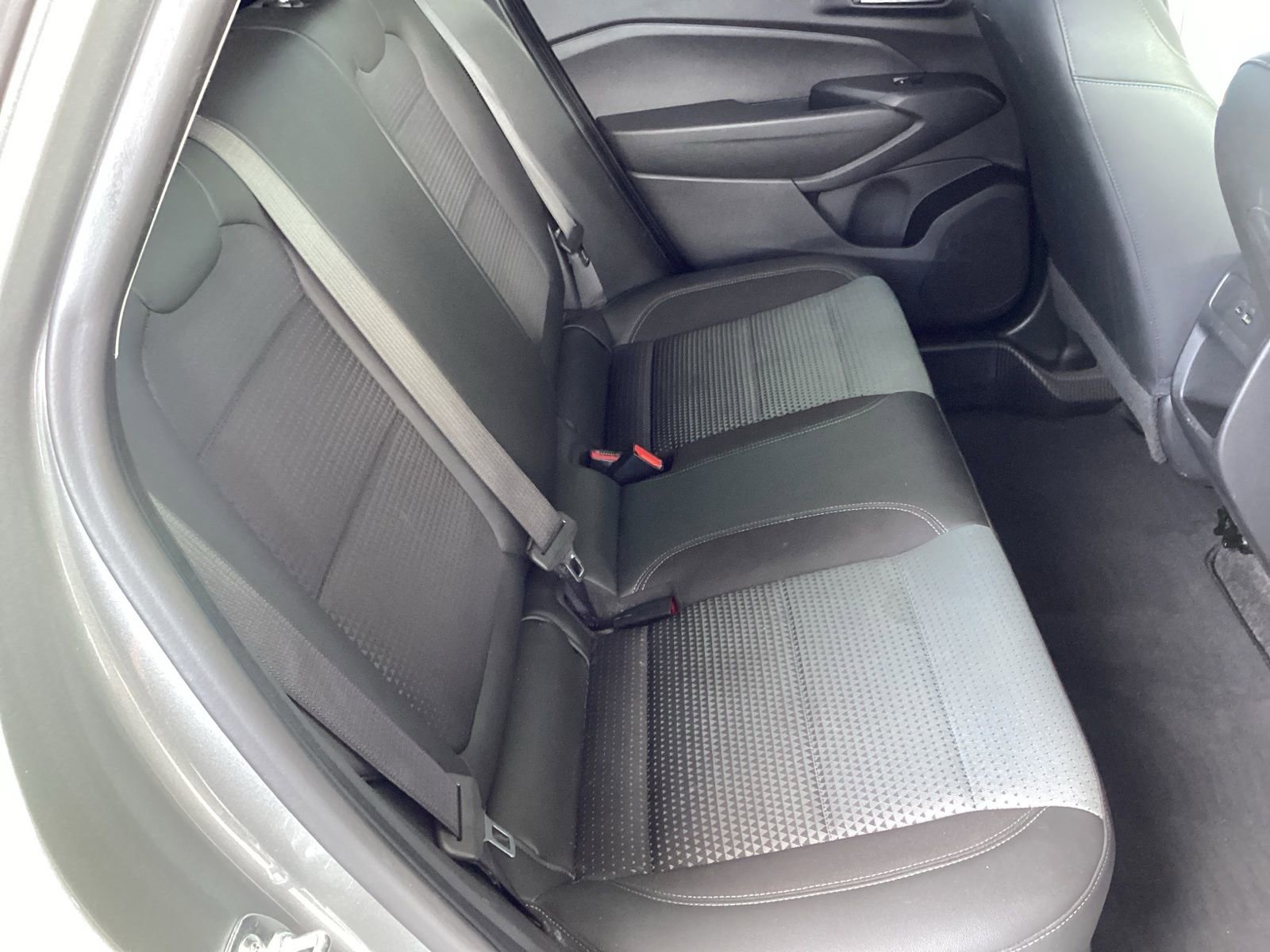 Used 2025 Chevrolet Trax LT w/ LT Convenience Package image 18