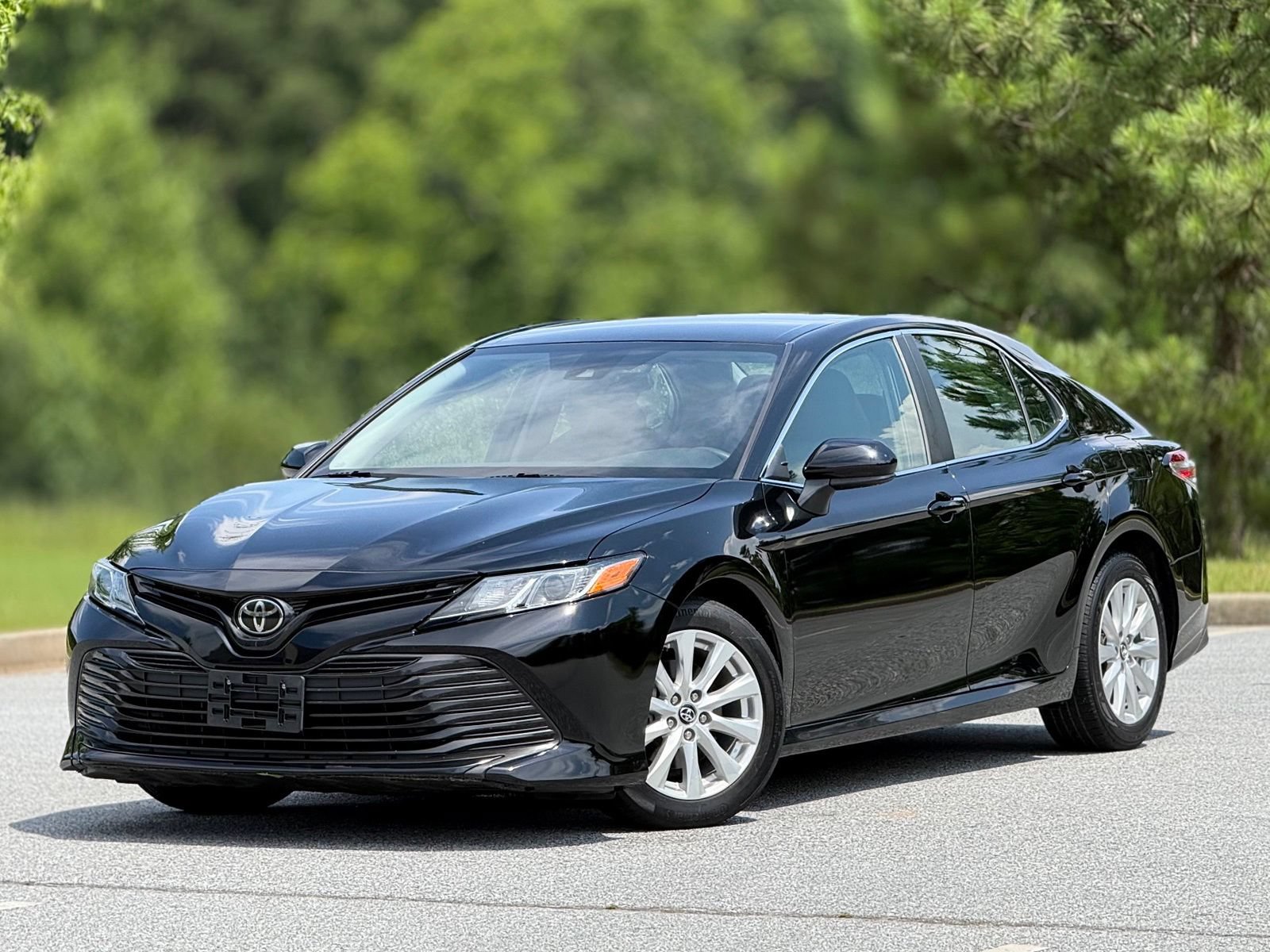 Used 2018 Toyota Camry LE FWD image 8