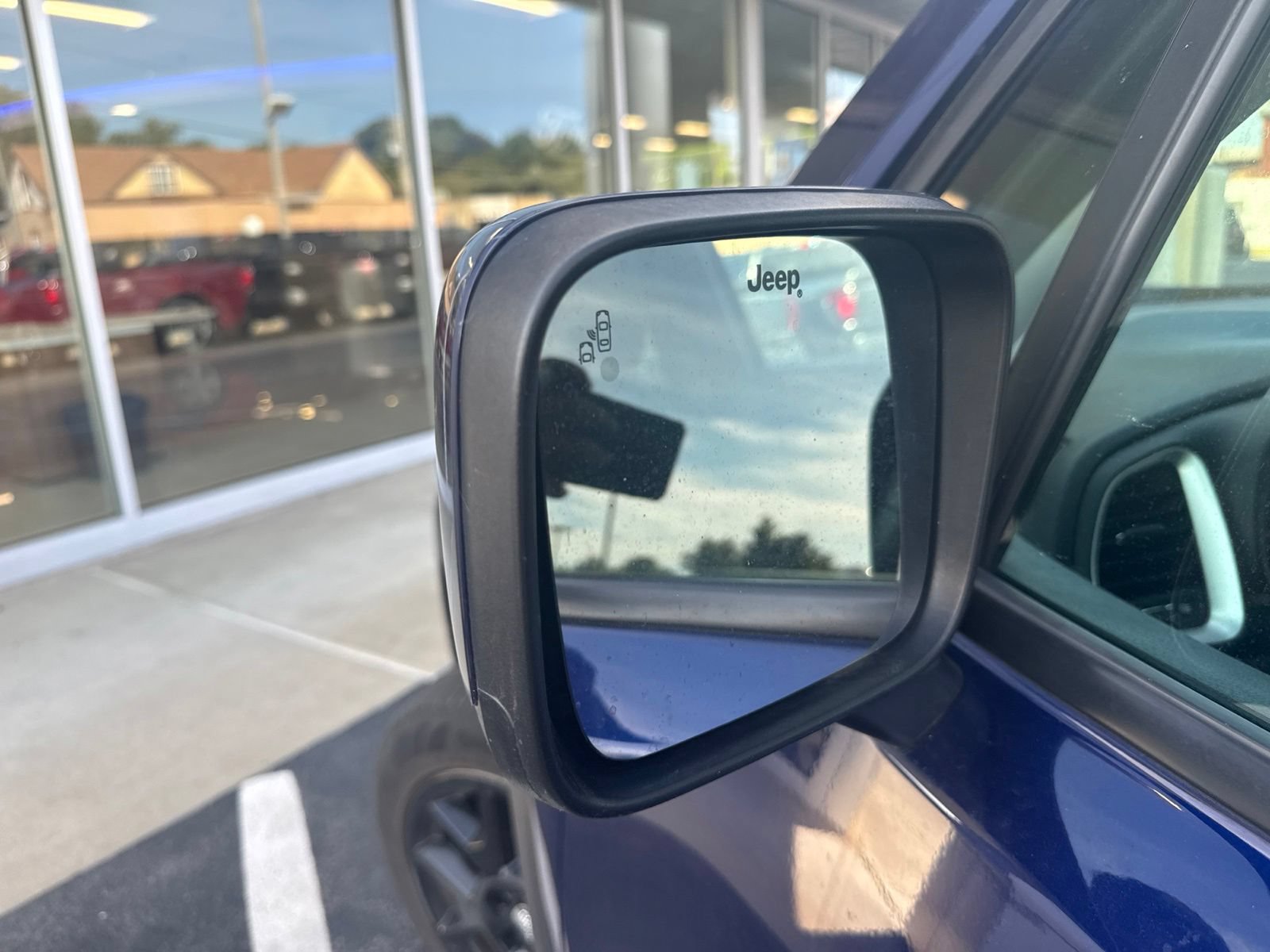 Used 2021 Jeep Renegade Latitude w/ Sun & Sound Group FWD image 7