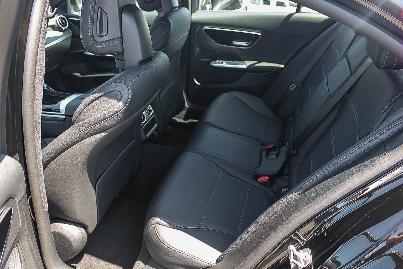 Used 2025 Mercedes-Benz C 300 Sedan image 19