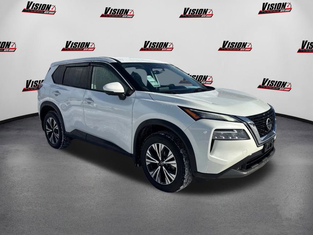 Used 2021 Nissan Rogue SV image 3