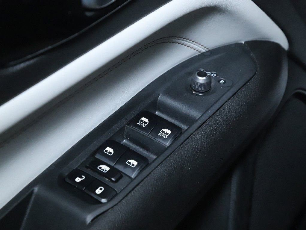 Used 2024 Jeep Compass Limited image 16