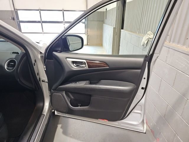 Used 2015 Nissan Pathfinder SL w/ Trailer Tow Package AWD/4WD image 29