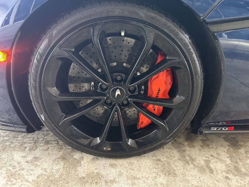 Used 2020 McLaren 570S Spider image 15