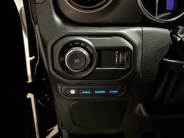 Used 2023 Jeep Wrangler Unlimited w/ Cold Weather Group image 33