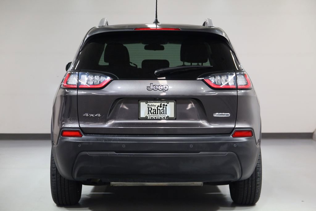 Used 2019 Jeep Cherokee Latitude Plus w/ Cold Weather Group AWD/4WD image 2