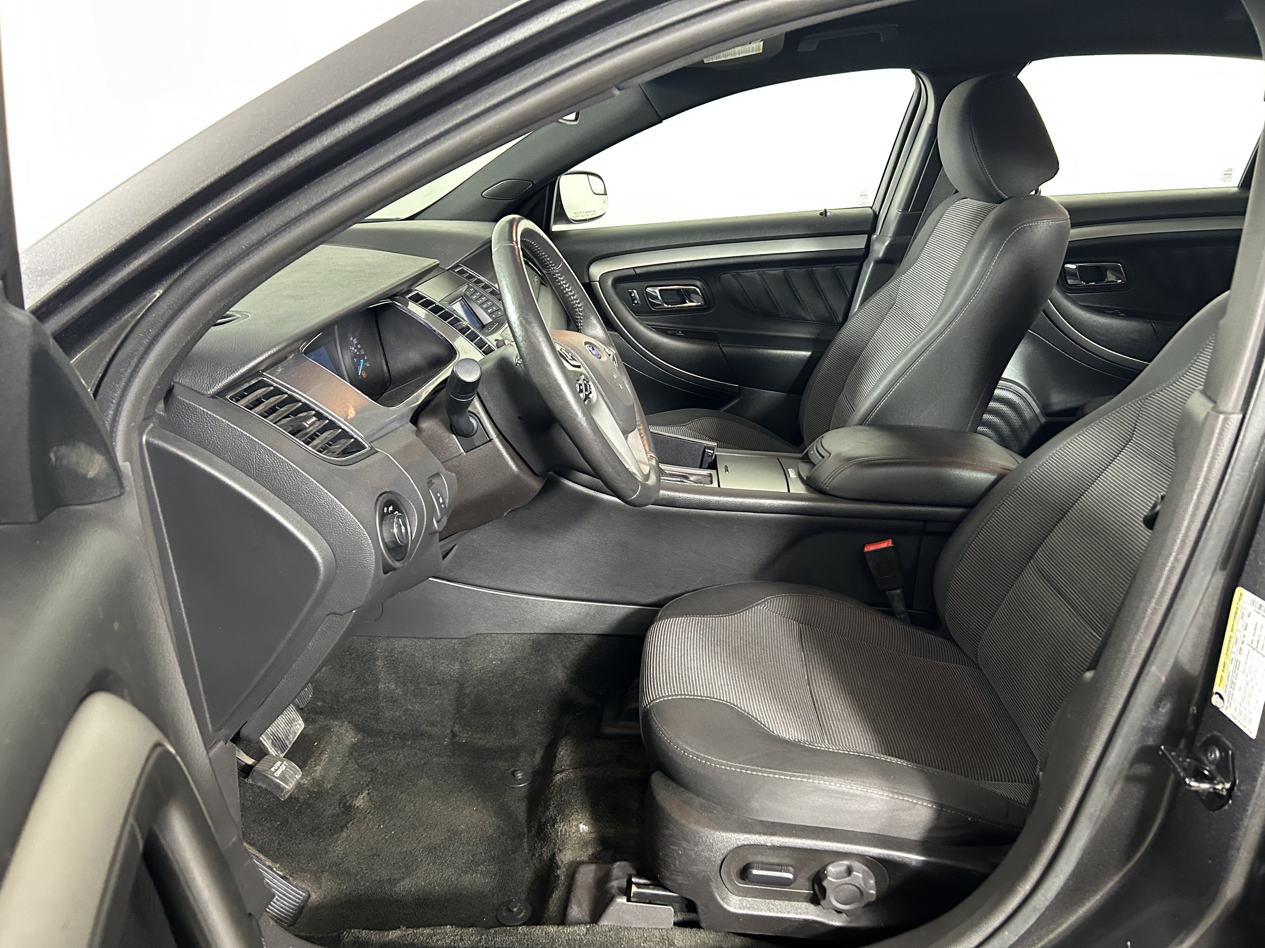 Used 2015 Ford Taurus SEL AWD/4WD image 9