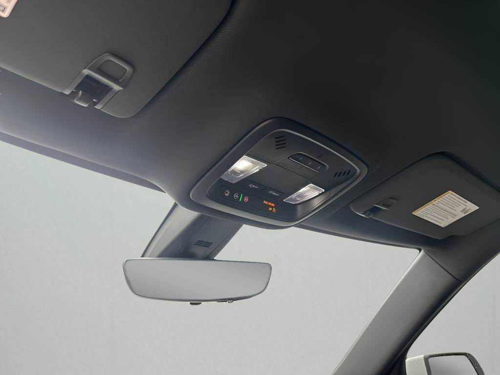 Used 2023 Chevrolet Traverse RS image 35