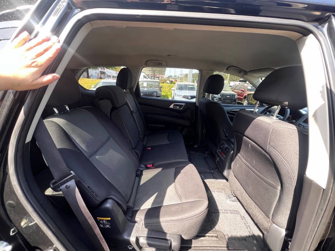 Used 2018 Nissan Pathfinder S image 13