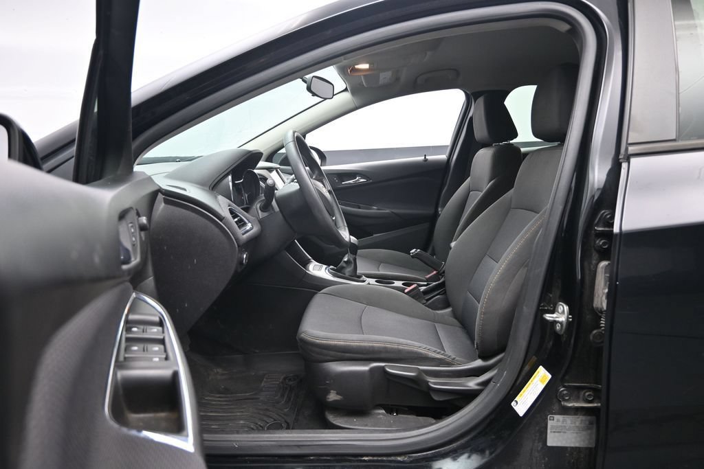 Used 2017 Chevrolet Cruze LS FWD image 21