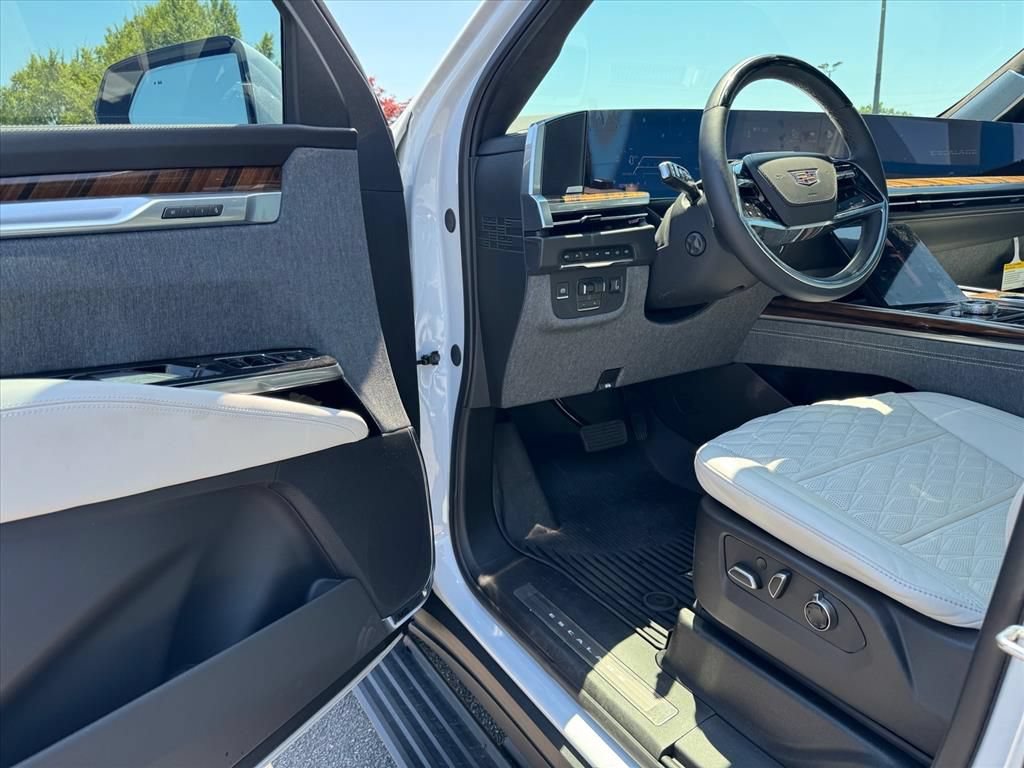 Used 2026 Cadillac Escalade Platinum Sport w/ LPO, ONYX Package AWD/4WD image 20