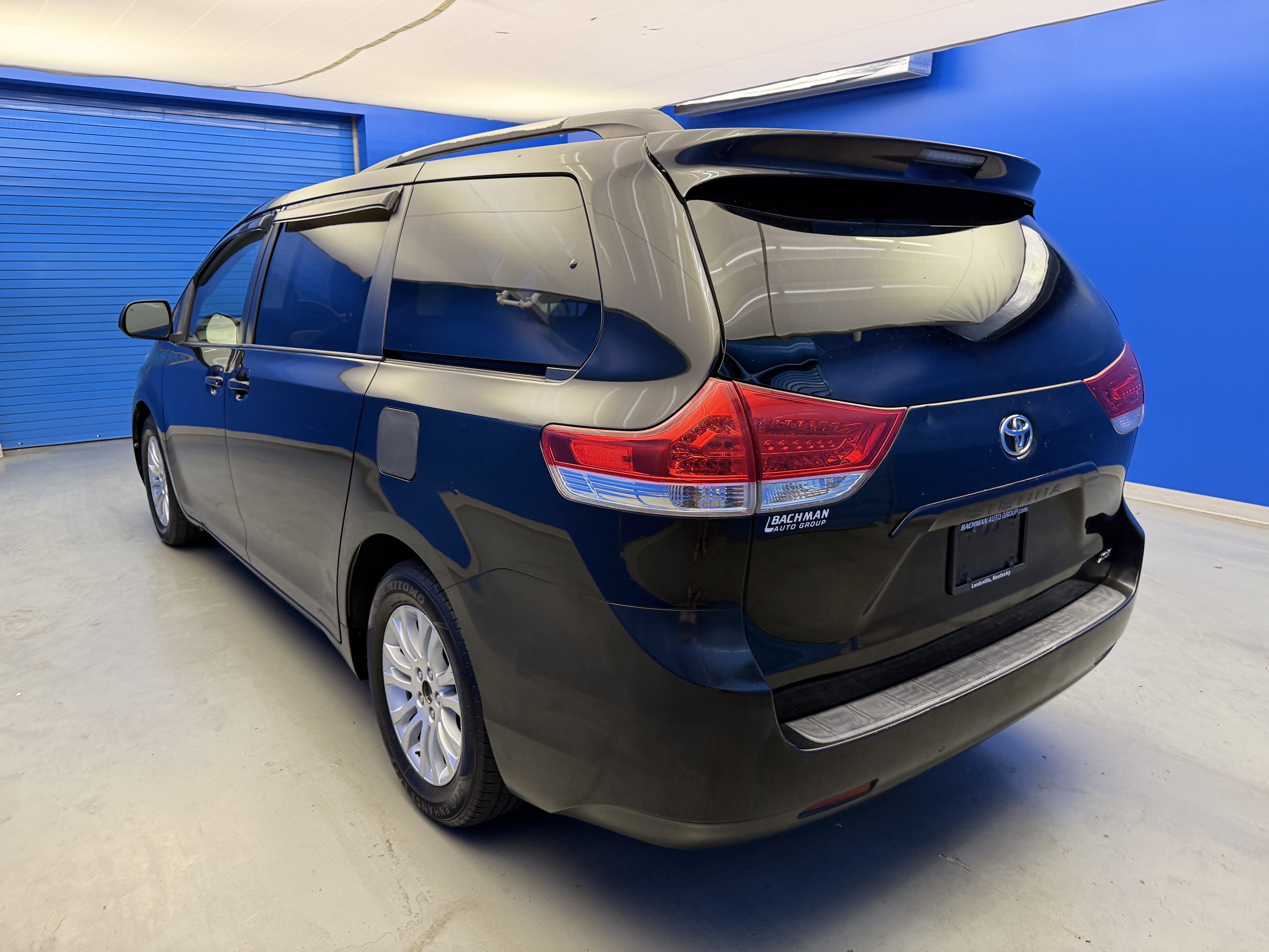 Used 2011 Toyota Sienna XLE FWD image 5