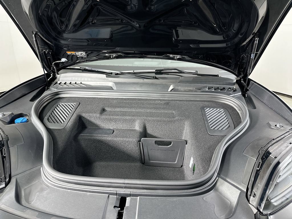 Used 2025 Porsche Macan Turbo Electric image 33