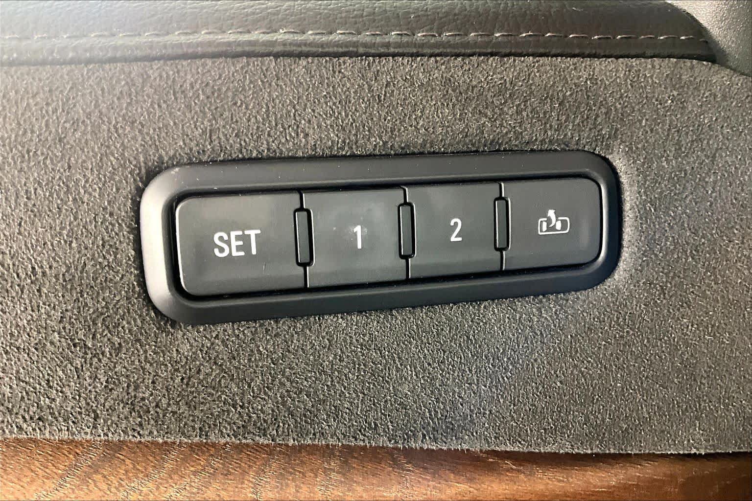 Used 2018 Cadillac Escalade Premium Luxury AWD/4WD image 34