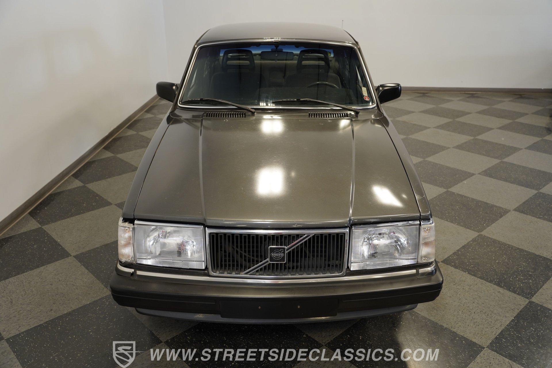Used 1988 Volvo 240 Sedan RWD image 38
