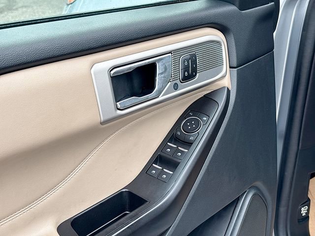 Used 2020 Ford Explorer Limited image 18
