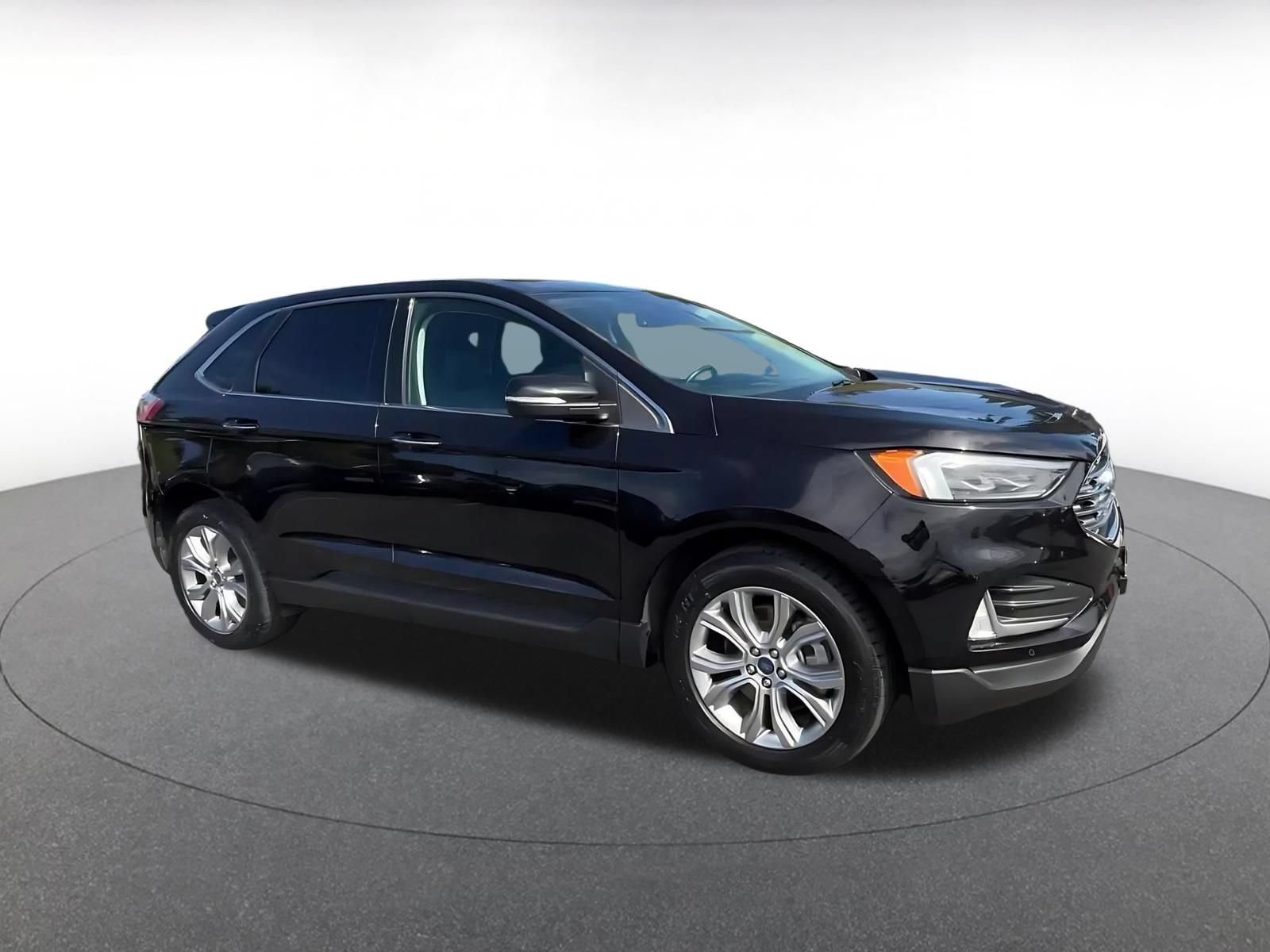 Used 2022 Ford Edge Titanium w/ Equipment Group 301A AWD/4WD image 2