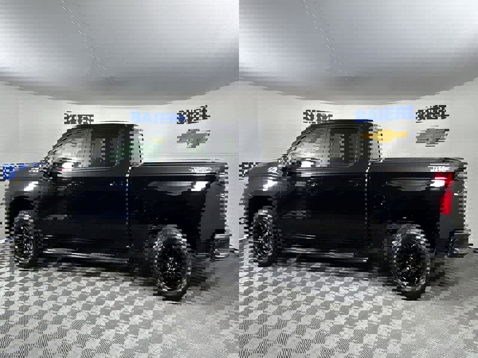 Used 2021 Chevrolet Silverado 1500 LT Trail Boss image 2